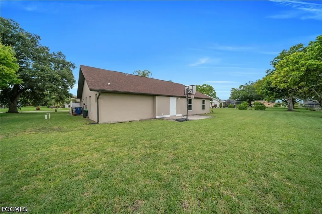 538 Whispering Wind Bend Lehigh Acres FL 33974