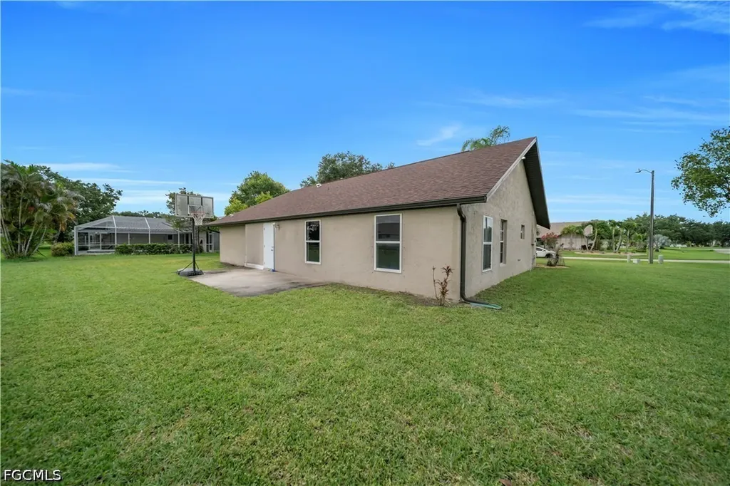 538 Whispering Wind Bend Lehigh Acres FL 33974