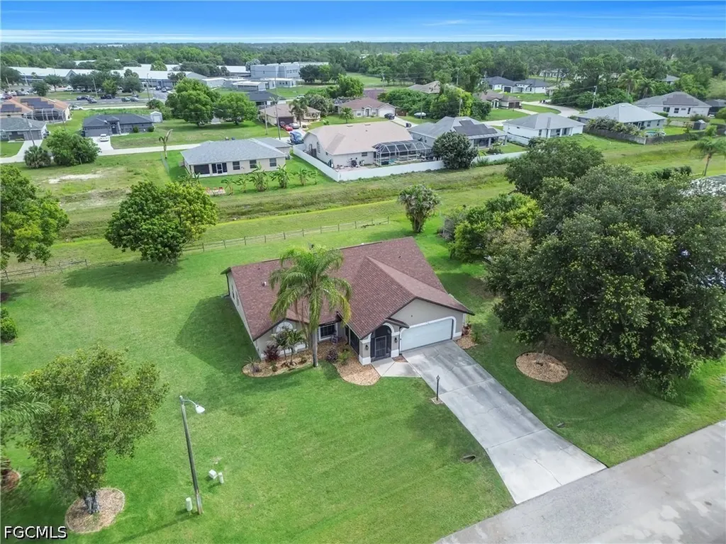 538 Whispering Wind Bend Lehigh Acres FL 33974