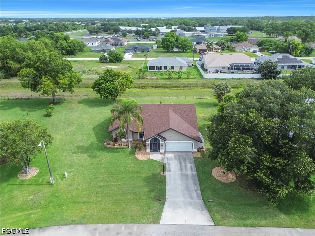 538 Whispering Wind Bend Lehigh Acres FL 33974
