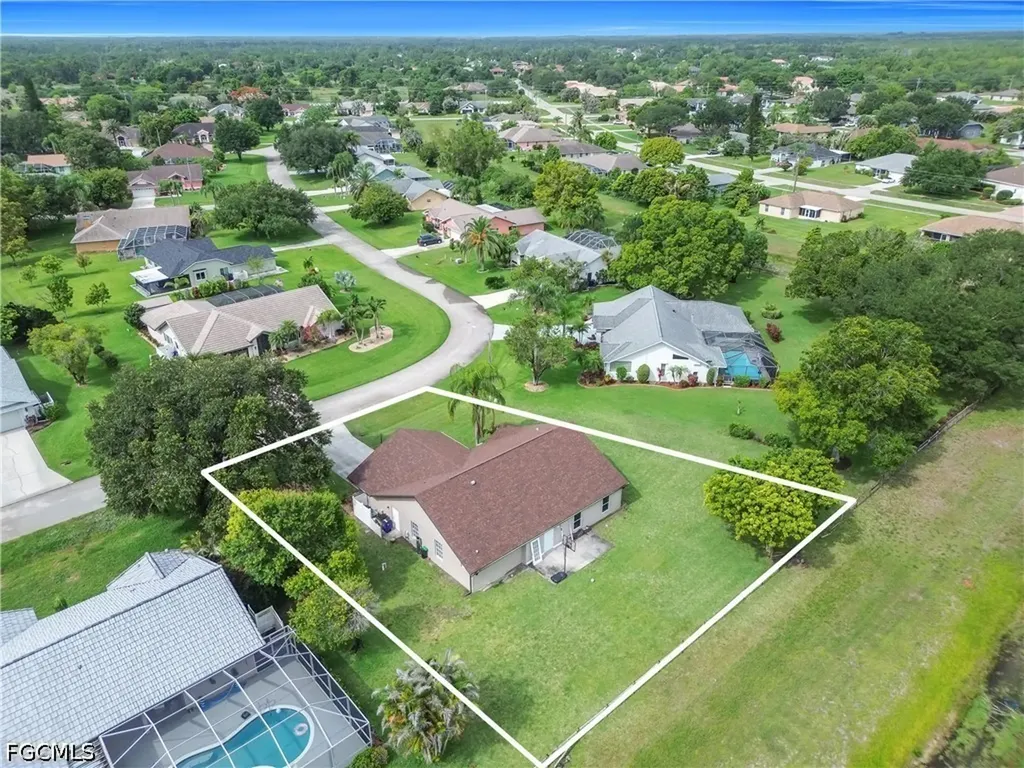 538 Whispering Wind Bend Lehigh Acres FL 33974