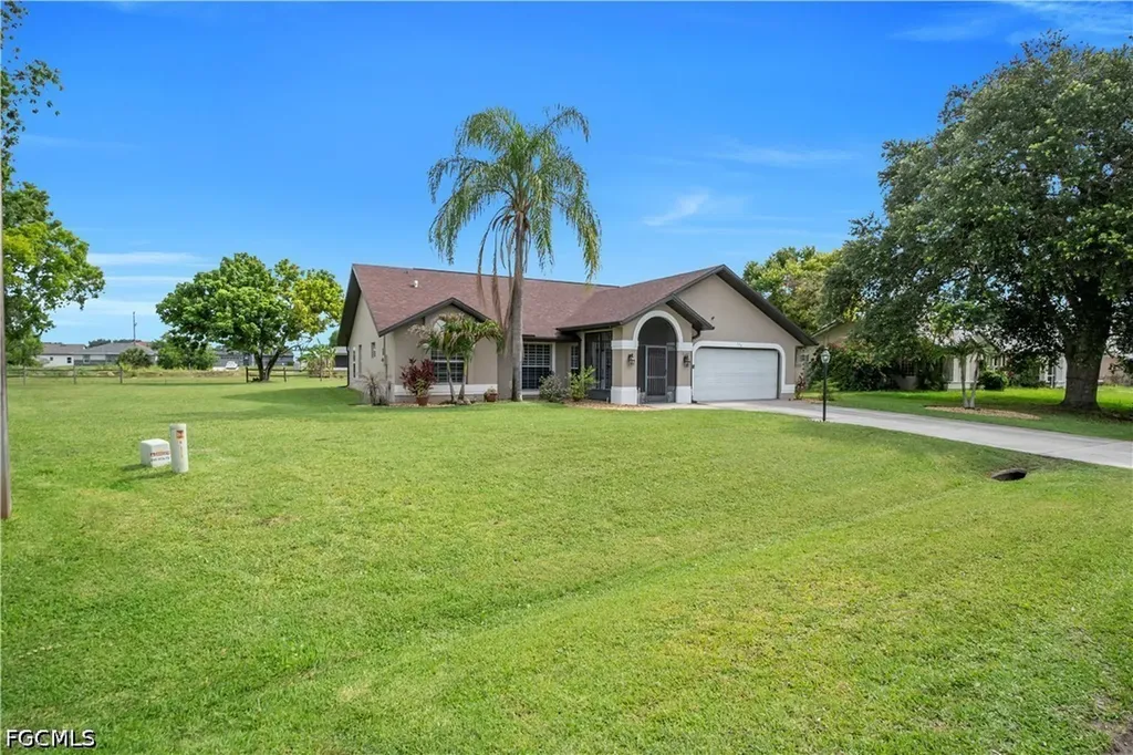 538 Whispering Wind Bend Lehigh Acres FL 33974