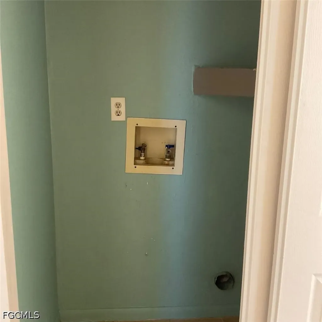 1423 Andalusia Boulevard Cape Coral FL 33909