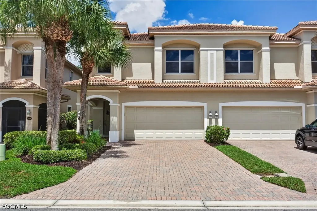 Estero FL, 20552 Larino Loop