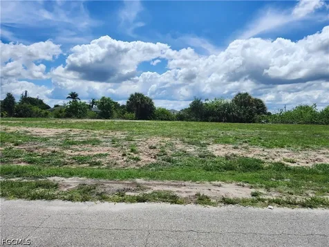 909 NW 12th Place Cape Coral FL 33993