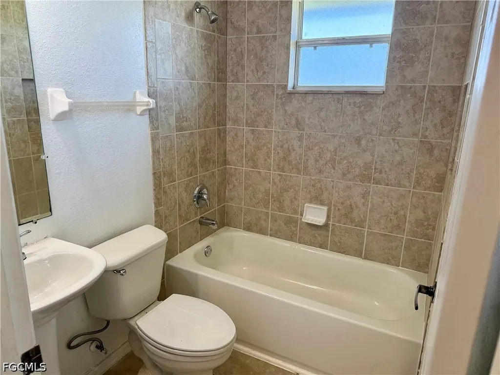 544 SE 7th Street Cape Coral FL 33990