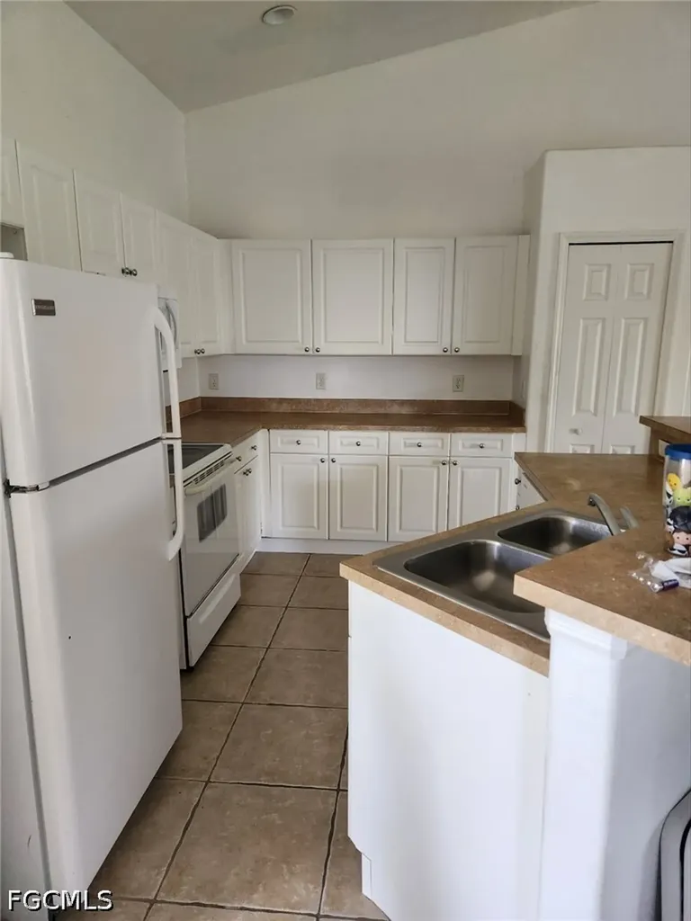 544 SE 7th Street Cape Coral FL 33990