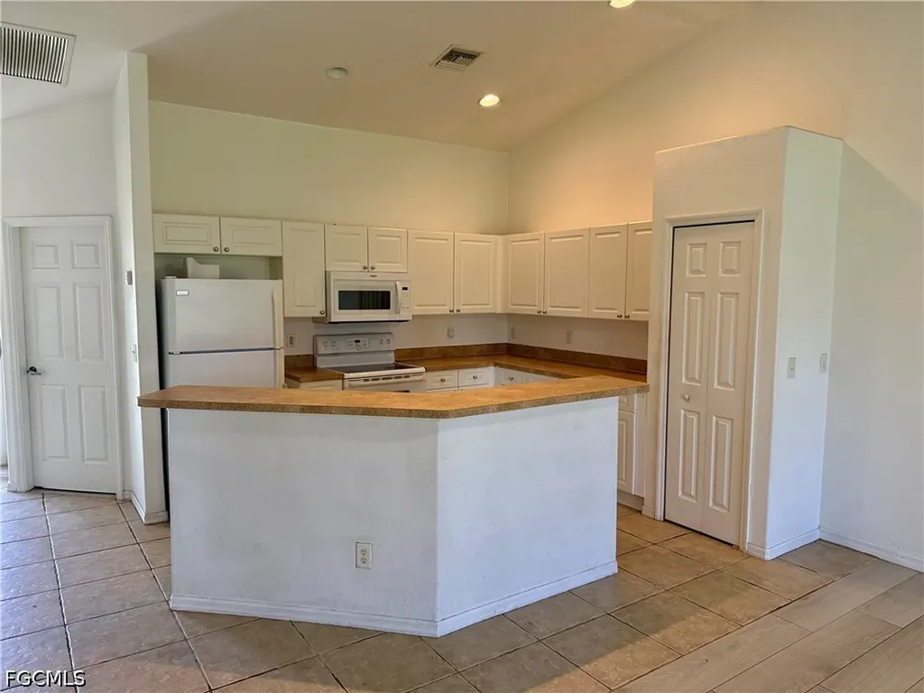 544 SE 7th Street Cape Coral FL 33990
