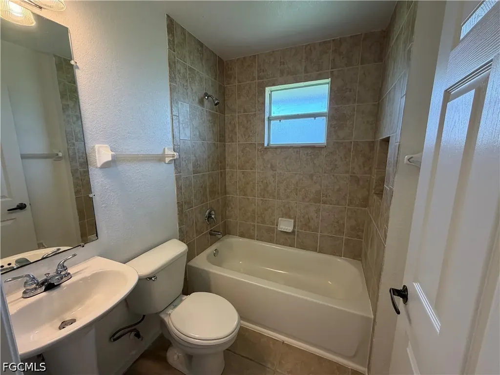 544 SE 7th Street Cape Coral FL 33990