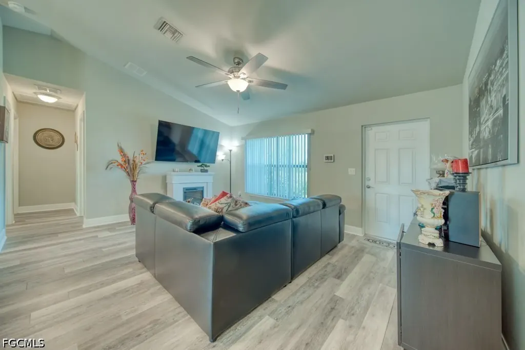 520 Wilmington Parkway Cape Coral FL 33993