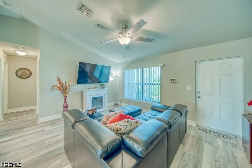 520 Wilmington Parkway Cape Coral FL 33993