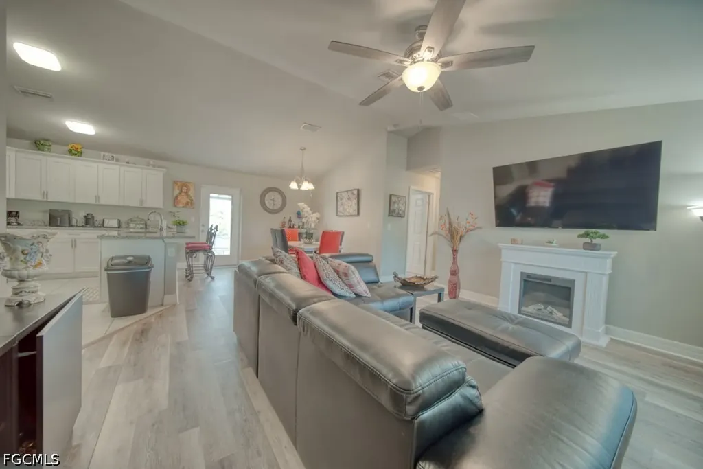 520 Wilmington Parkway Cape Coral FL 33993