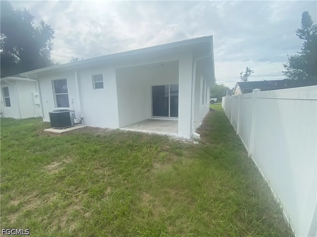 13832 1st Street Fort Myers FL 33905