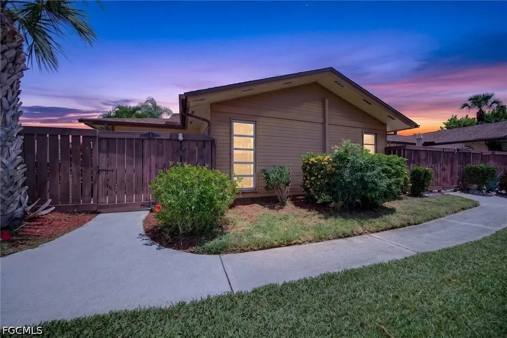6315 Royal Woods Drive Fort Myers FL 33908