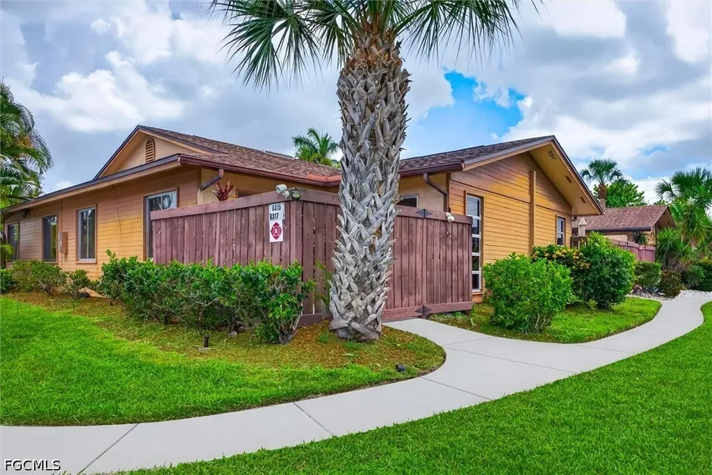 6315 Royal Woods Drive Fort Myers FL 33908