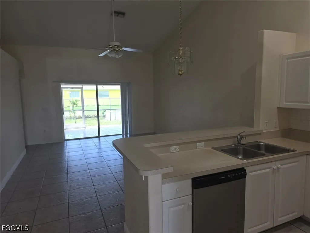 522 SE 6th Place Cape Coral FL 33990