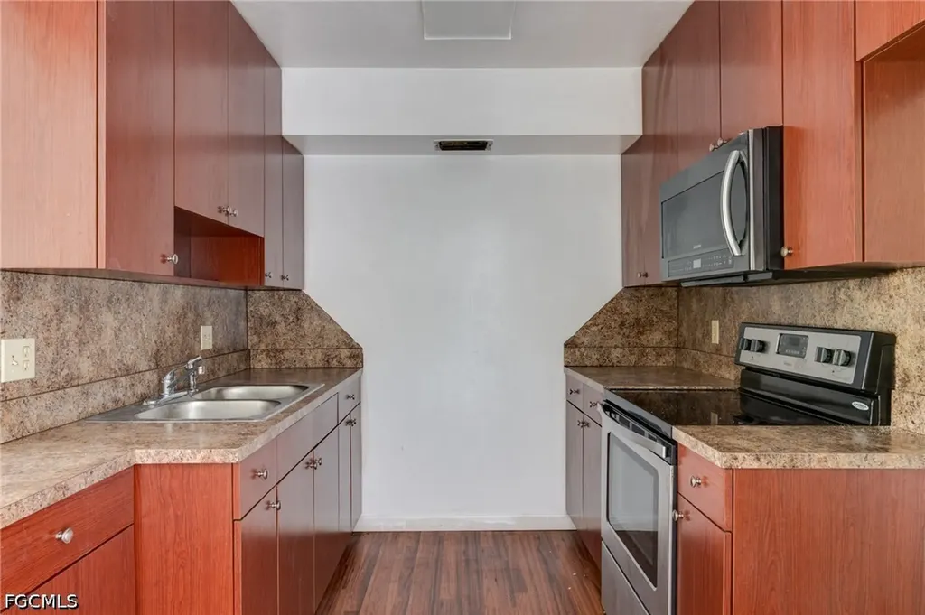 2828 Jackson Street Fort Myers FL 33901