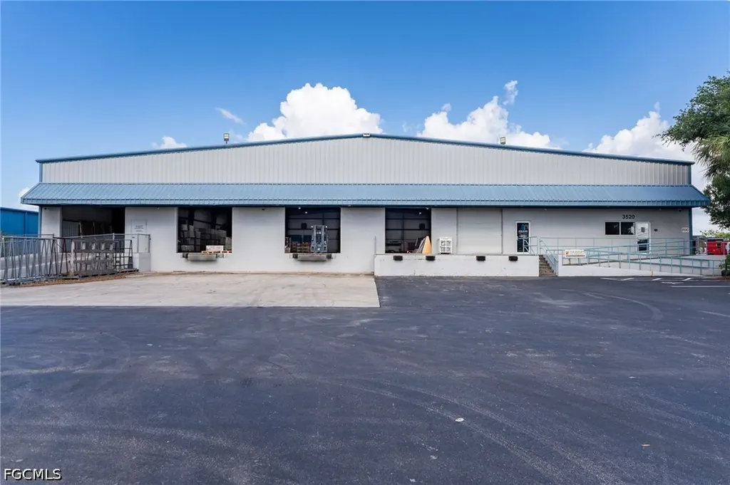 3520 Old Metro Parkway Fort Myers FL 33916