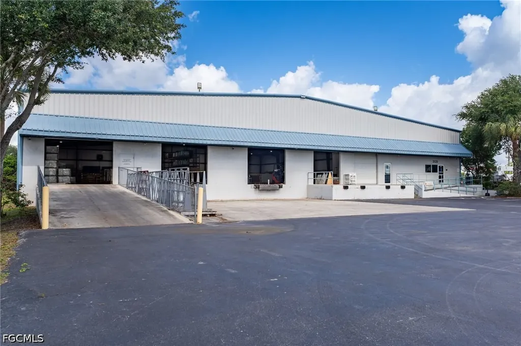 3520 Old Metro Parkway Fort Myers FL 33916