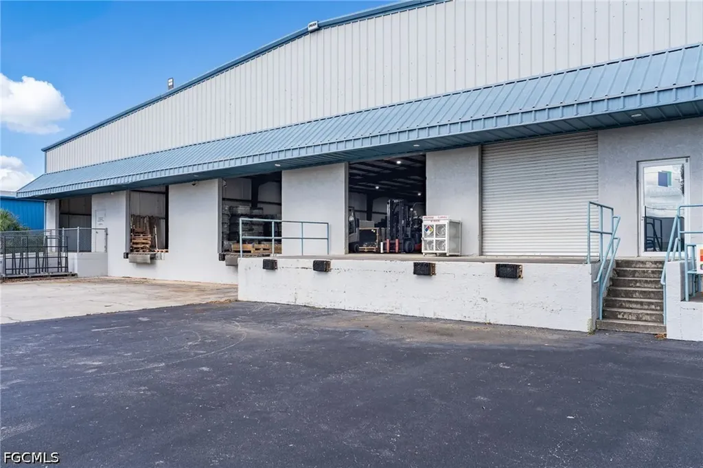 3520 Old Metro Parkway Fort Myers FL 33916