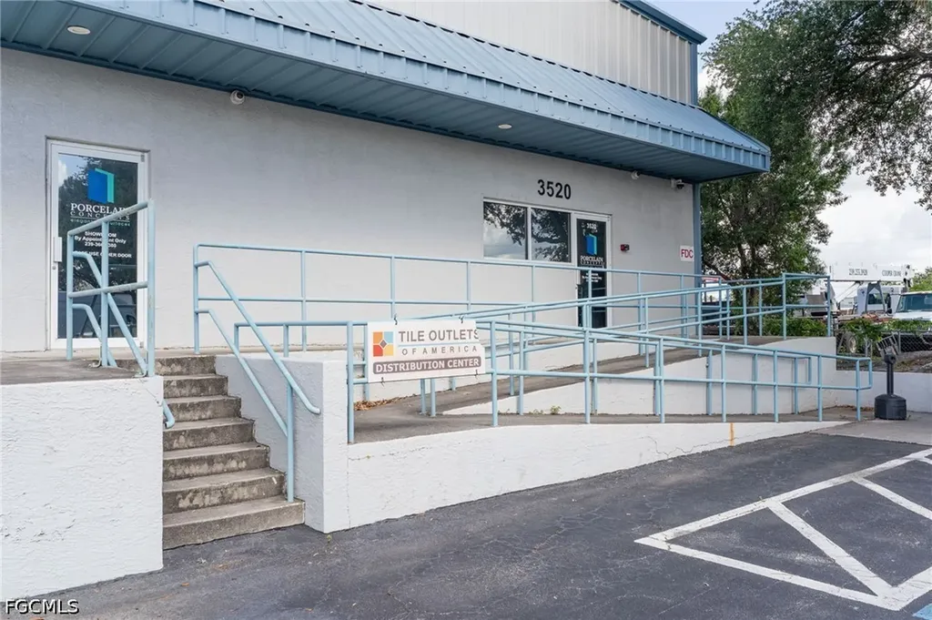 3520 Old Metro Parkway Fort Myers FL 33916