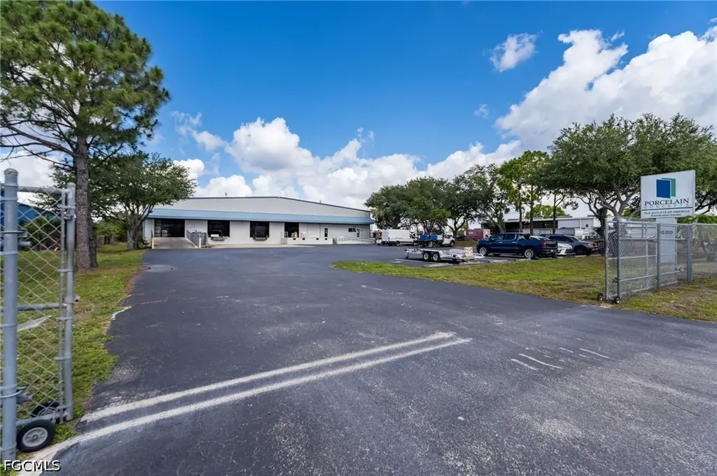 3520 Old Metro Parkway Fort Myers FL 33916