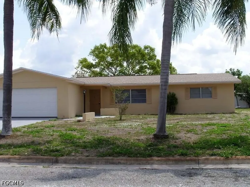 217 Jayview Avenue Lehigh Acres FL 33936