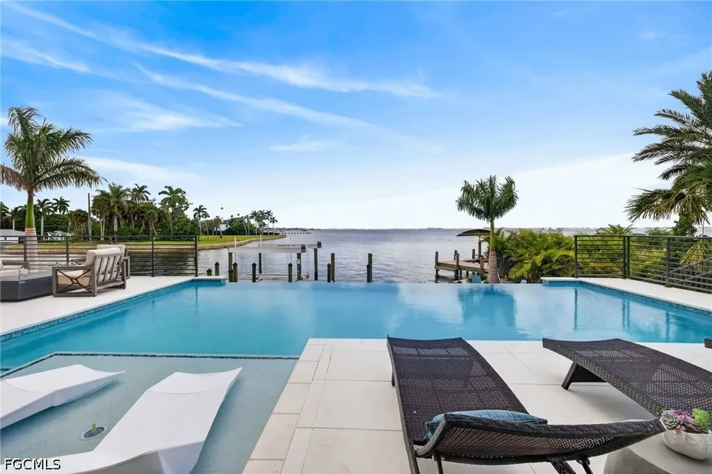 6924 Old Whiskey Creek Drive Fort Myers FL 33919