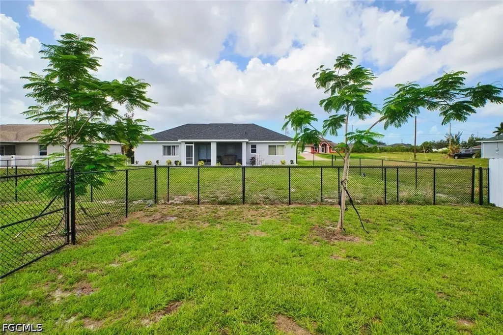 1918 SW 1st Street Cape Coral FL 33991