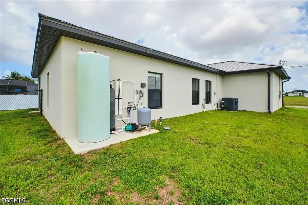 1918 SW 1st Street Cape Coral FL 33991