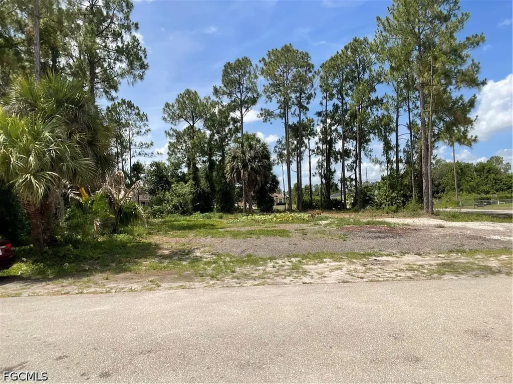 3011 33rd Street SW Lehigh Acres FL 33976