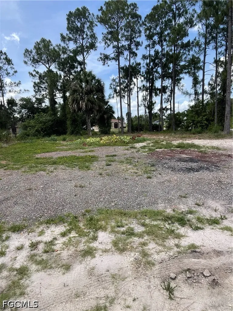 3011 33rd Street SW Lehigh Acres FL 33976