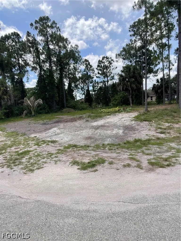3011 33rd Street SW Lehigh Acres FL 33976