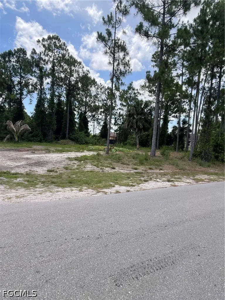 3011 33rd Street SW Lehigh Acres FL 33976