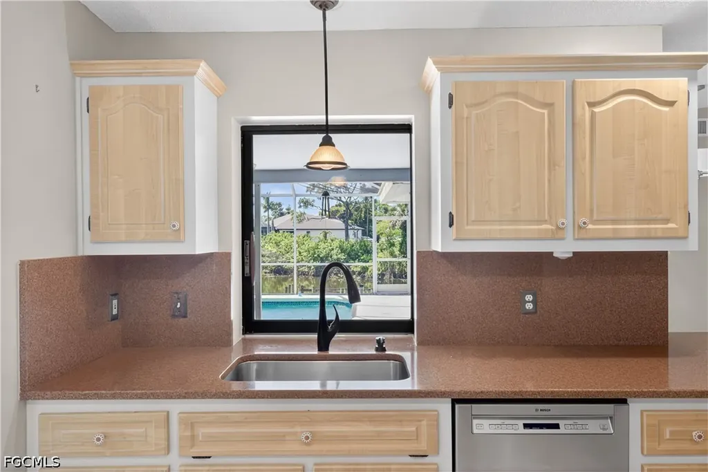 836 SW 18th Street Cape Coral FL 33991