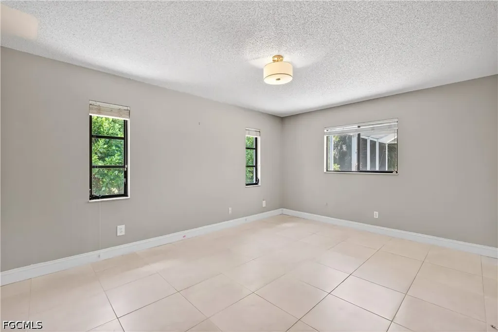 836 SW 18th Street Cape Coral FL 33991
