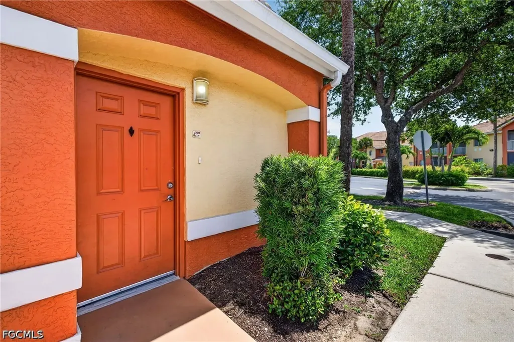 6361 Aragon Way Fort Myers FL 33966