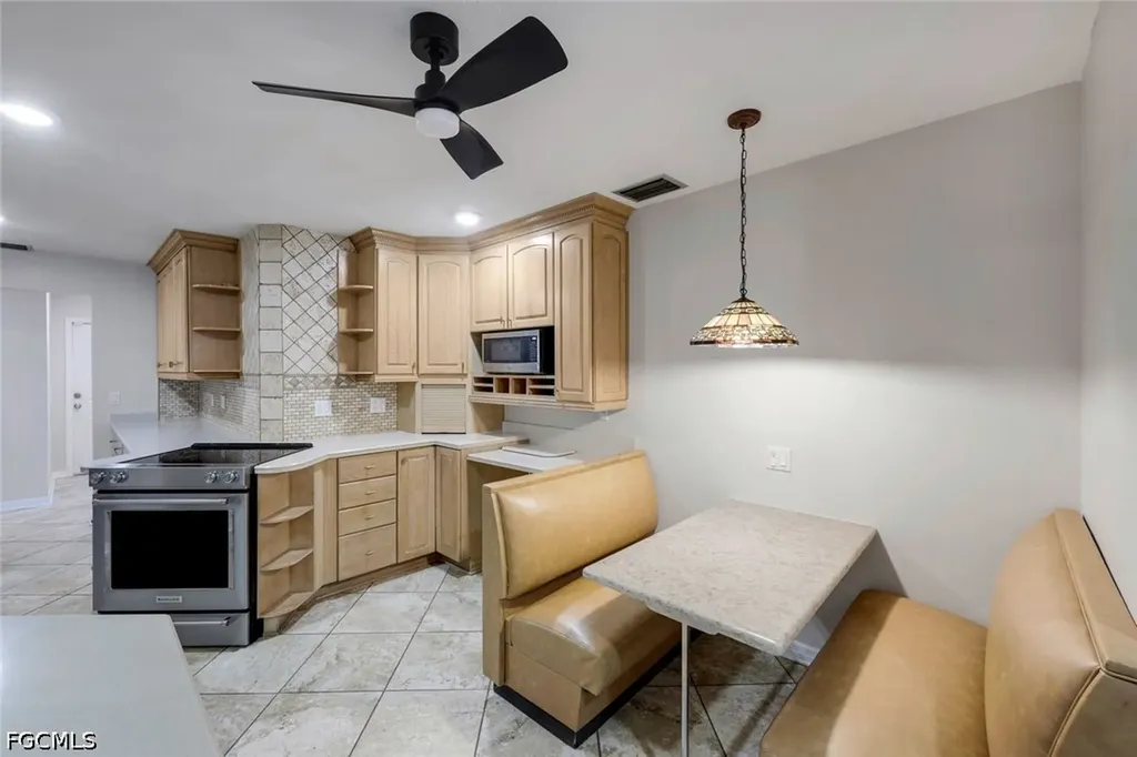 4548 SE 11th Place Cape Coral FL 33904