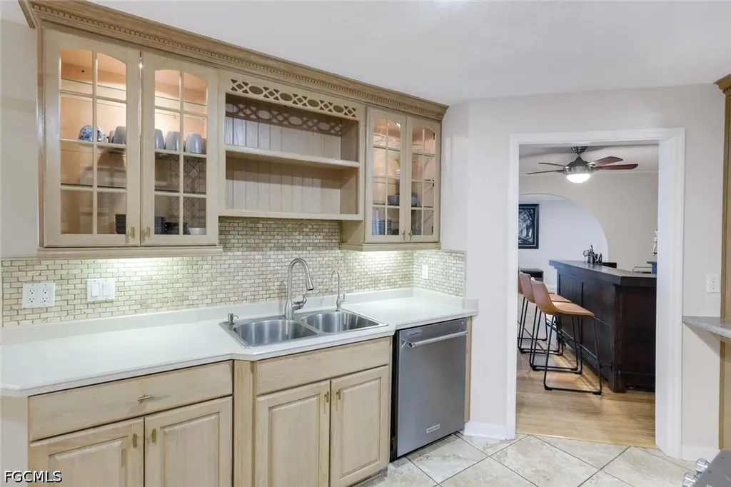 4548 SE 11th Place Cape Coral FL 33904