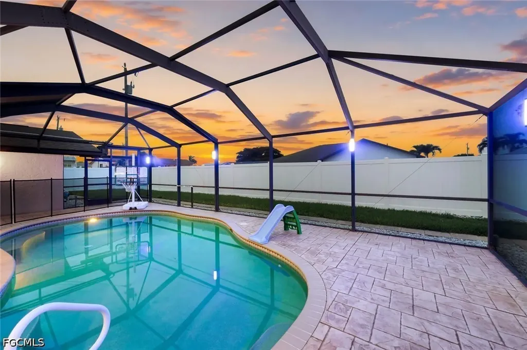 4548 SE 11th Place Cape Coral FL 33904