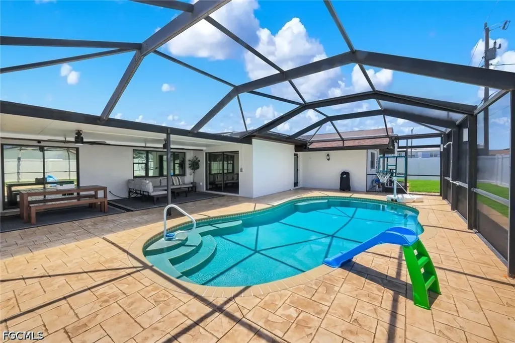 4548 SE 11th Place Cape Coral FL 33904