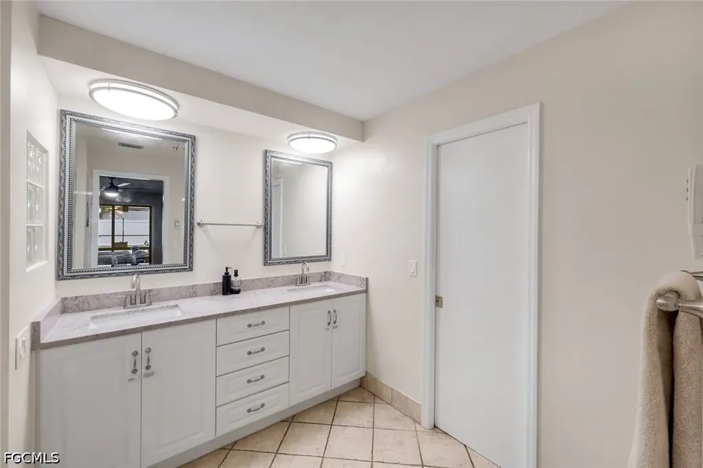 4548 SE 11th Place Cape Coral FL 33904