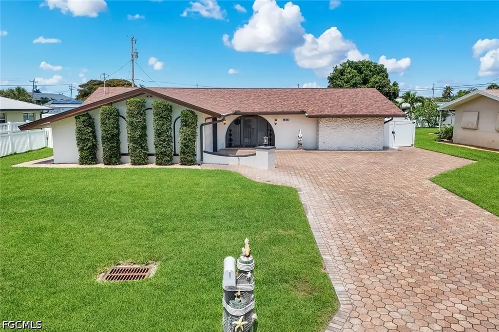 4548 SE 11th Place Cape Coral FL 33904