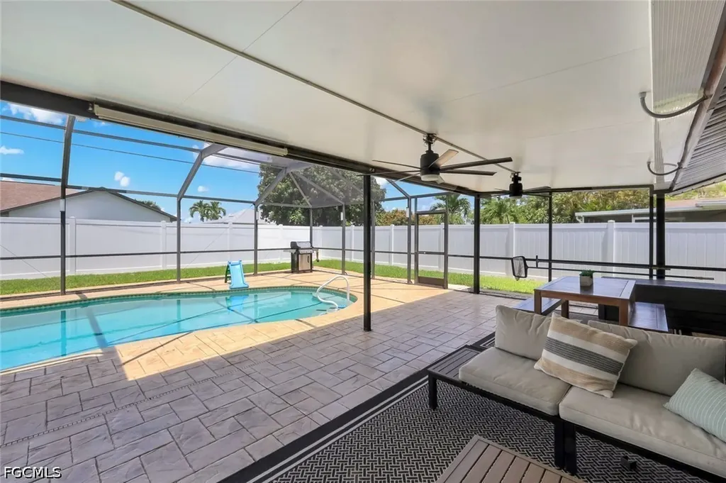 4548 SE 11th Place Cape Coral FL 33904