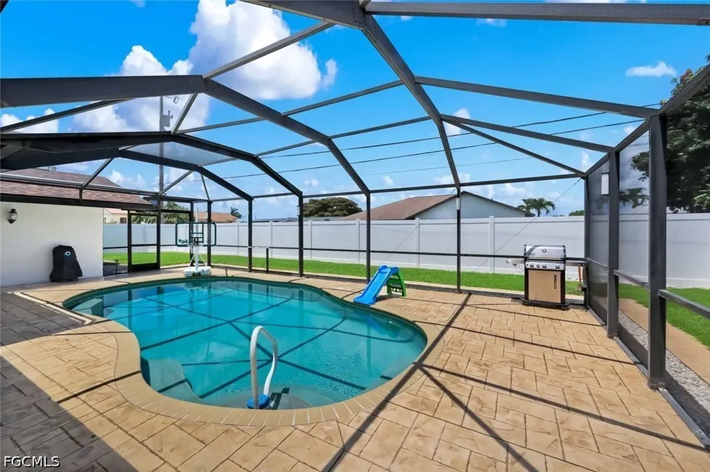 4548 SE 11th Place Cape Coral FL 33904