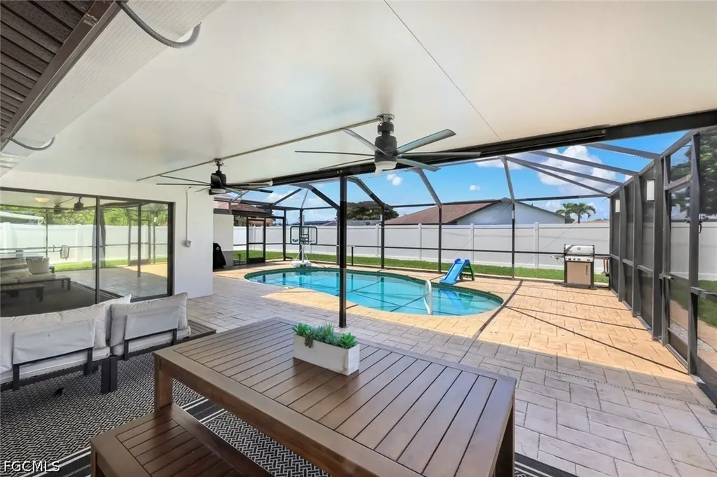 4548 SE 11th Place Cape Coral FL 33904