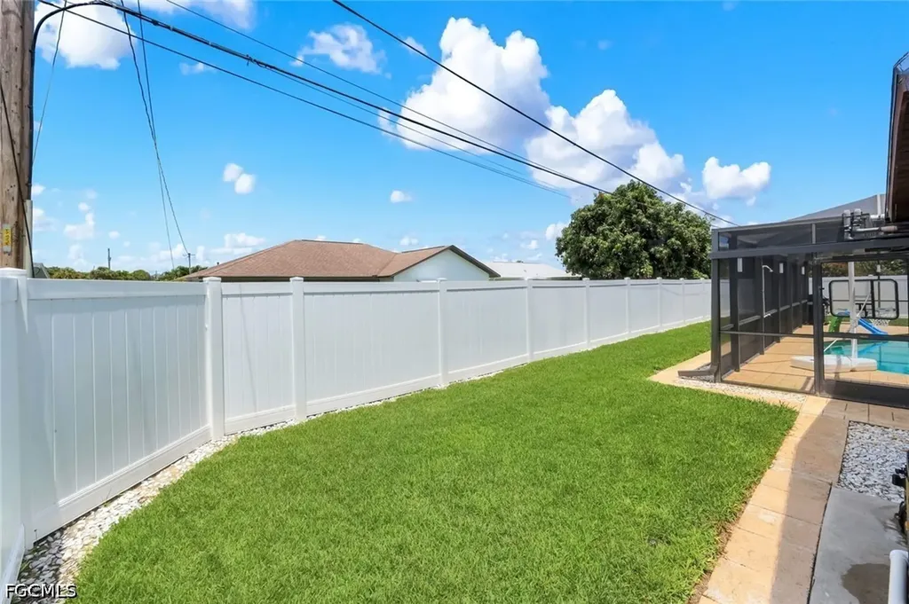 4548 SE 11th Place Cape Coral FL 33904