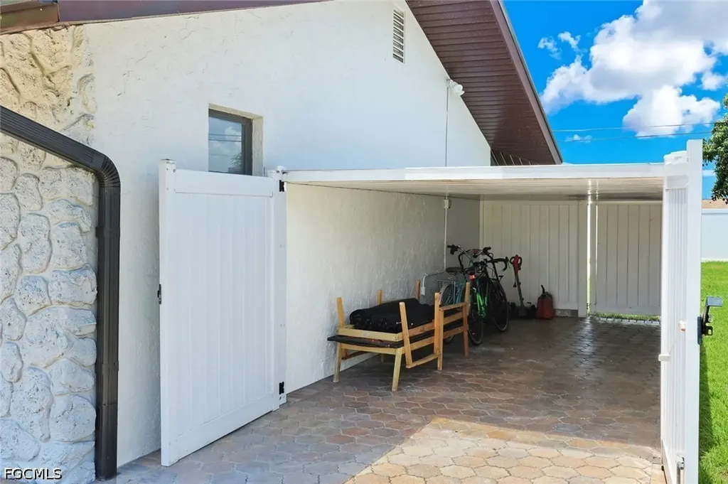 4548 SE 11th Place Cape Coral FL 33904