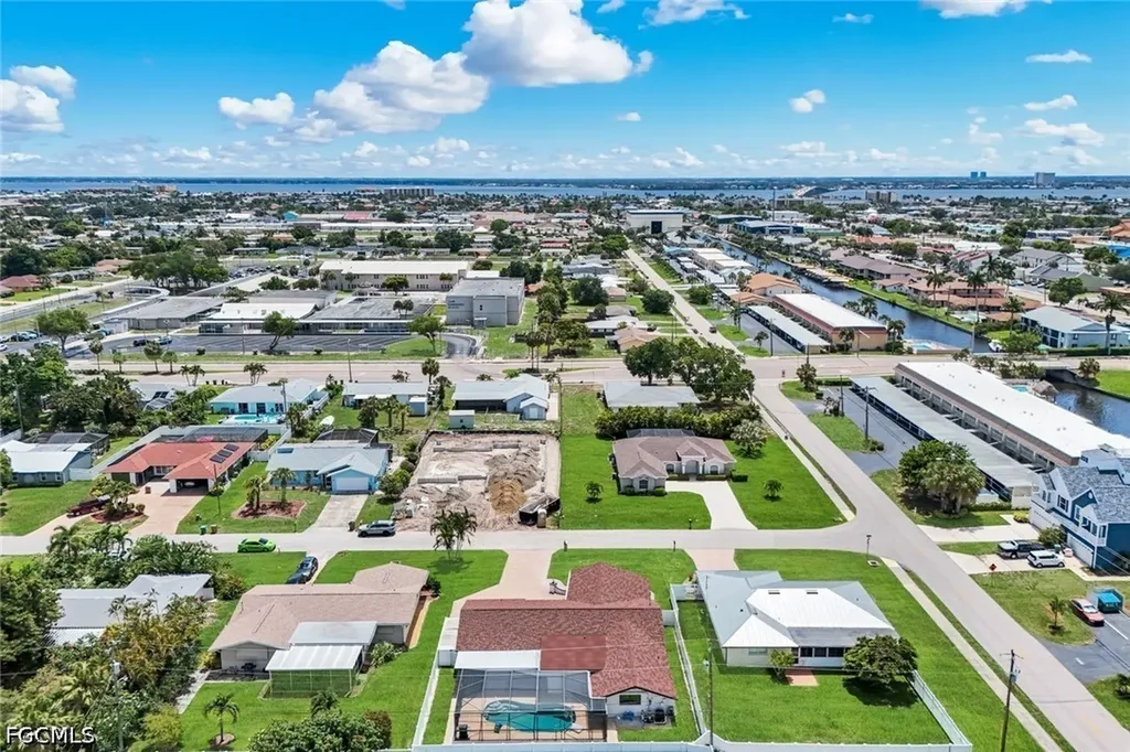 4548 SE 11th Place Cape Coral FL 33904