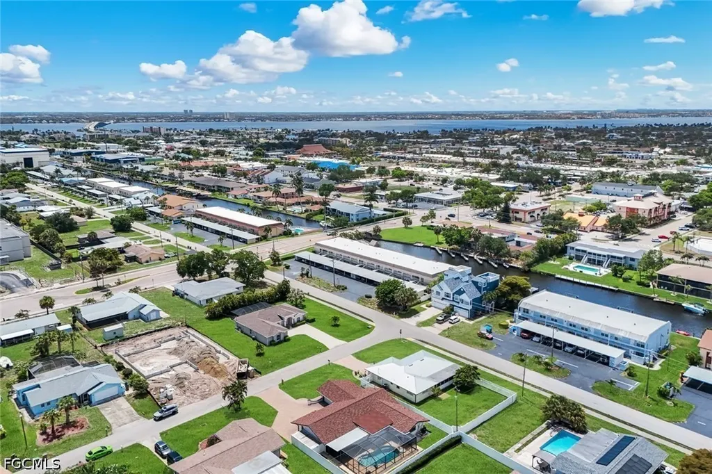 4548 SE 11th Place Cape Coral FL 33904
